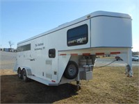 2006 Bee T/A Gooseneck Horse Trailer