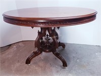 VICTORIAN OVAL TOP PARLOR TABLE