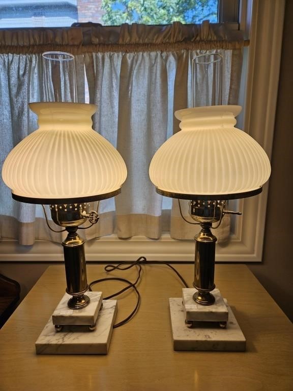 Table lamps. 2 lamps with heavy (marble?) Base.