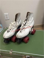 Roller skates (small room)