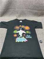 Vintage Sea World  Anvil Youth Med T-Shirt