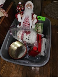 TOTE OF VARIOUS CHRISTMAS DECOR ITEMS
