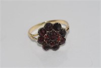 Vintage 14ct yellow gold and garnet ring