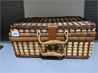 WEAVED WICKER PICNIC BASKET WITH WOODEN COASTERS