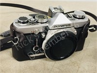Olympus 35mm camera OM-1, leather case