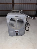 LAKEWOOD SMALL ELECTRIC HEATER, TESTED