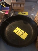 Cast iron skillet