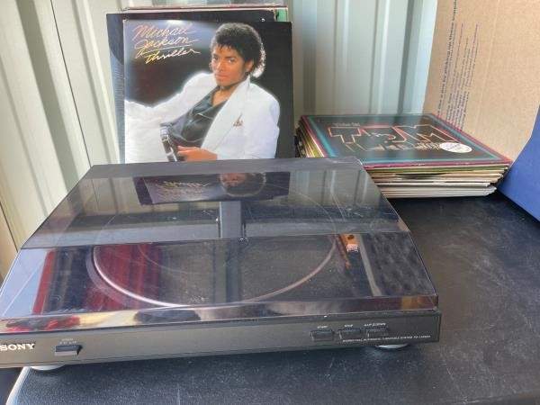 Sony Record Player PS-LX250H & 30 Assorted Vinyl R
