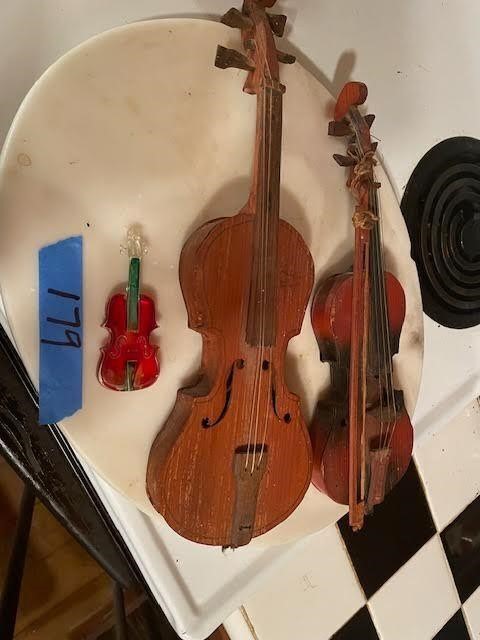 3 VIOLINS