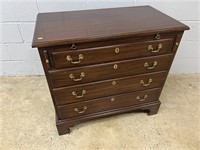 Virginia Galleries 4-drawer Bachelor's Chest