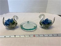 Home decor glass swans with plate
