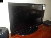 32" Toshiba television w/remote