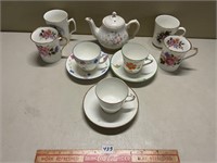 MIXED LOT OF MUG/TEA CUPS TEA POT