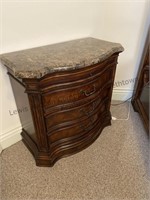 Small chest drawers and approximate measurements