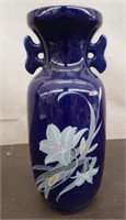 Pretty Arita Daylily Vase