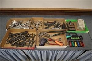 GROUP LOT OF HAND TOOLS: