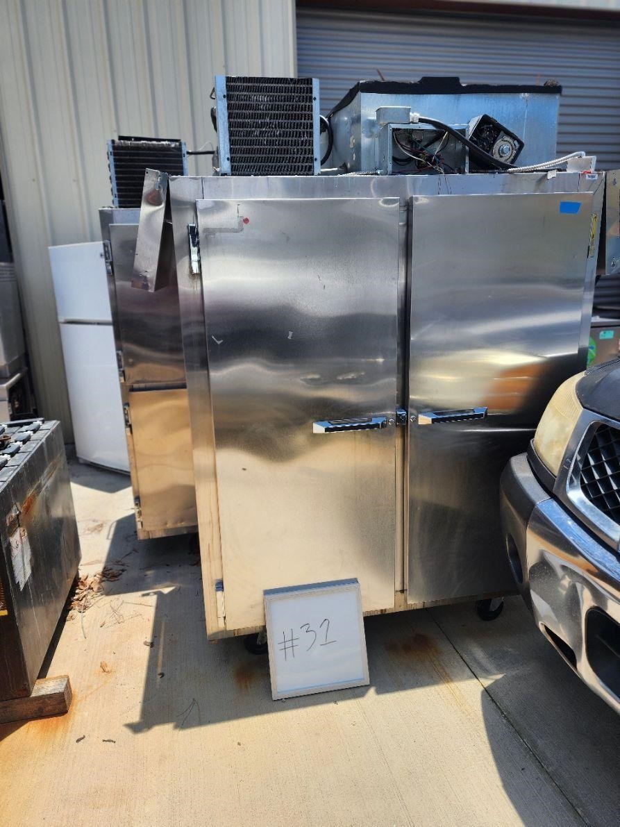 Industrial fridge unit for parts or repair