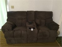 Southern Motion electronic reclining loveseat