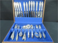 CANTEEN OF APPROX. 79 PCS COMMUNITY PLATE FLATWARE