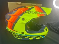 New Troy Lee Designs SE4 Helmet ($300 Value)