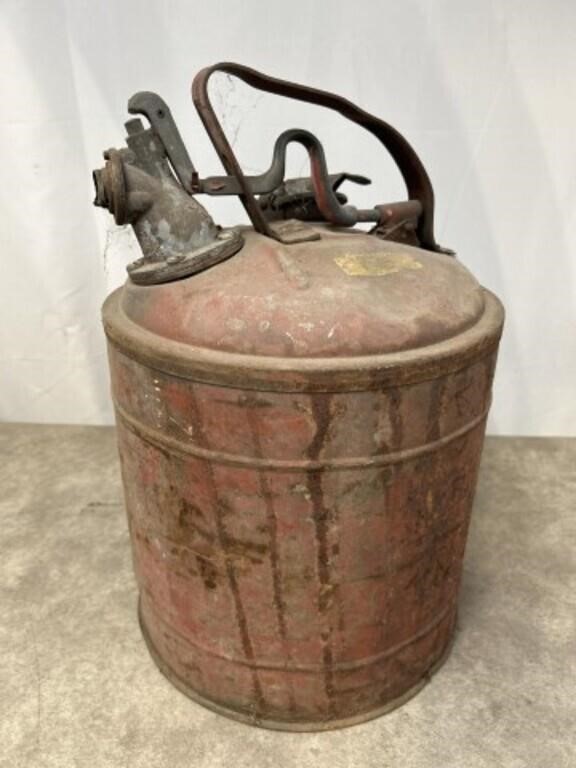 Vintage metal fuel safety gas can