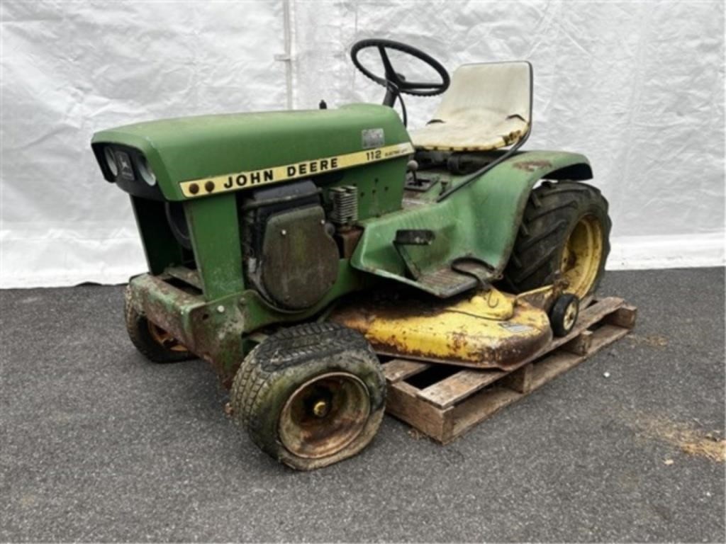 John Deere 112 Garden Tractor