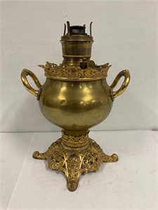 Royal coal oil brass lamp. No chimney