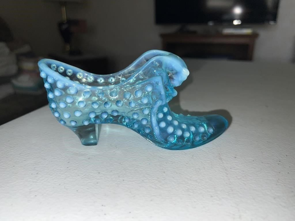 Fenton cat faced shoe 6in long