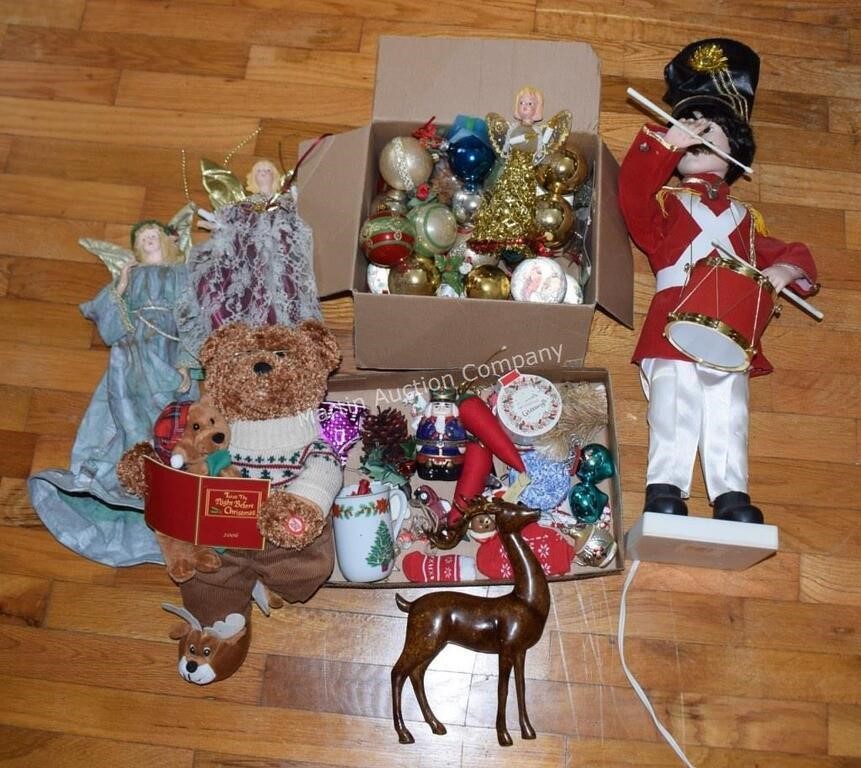 (B2) Lot of Various Christmas Ornaments & Decor