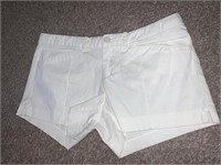 Old Navy Tan/ Cream Women’s mini shorts siz 2 HB41