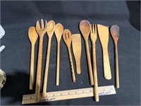 10 wooden spoons
