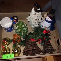 CHRISTMAS BL- PINECONE, MISTLETOE & METAL BELLS >>