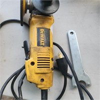 Dewalt 4 - 1/2 " x 1/4" x 7/8" Angle Grinder w/