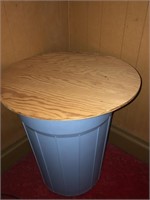 30gal Trash can with wooden top with hangers