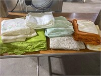 Tablecloths & Linens