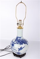 ASIAN BLUE & WHITE PORCELAIN TABLE LAMP