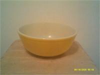 4 quart solid yellow Pyrex Bowl - 10 " diameter