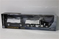 KENWORTH W900 TRUCK AND TANDEM TRAILERS 1/32