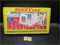 SET OF DINKY TOY SIGNALS