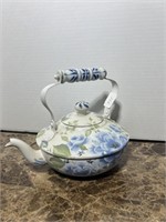 BLUE & WHITE TEA POT FLORAL PATTERN