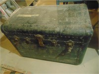Trunk with 2 trays