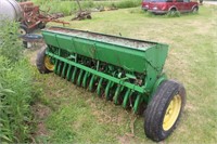 JOHN DEERE SEEDER