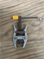 Snap on cable clamp puller