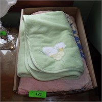 VINTAGE QUILT (SEE PICS FOR CONDITION), BABY >>>>>