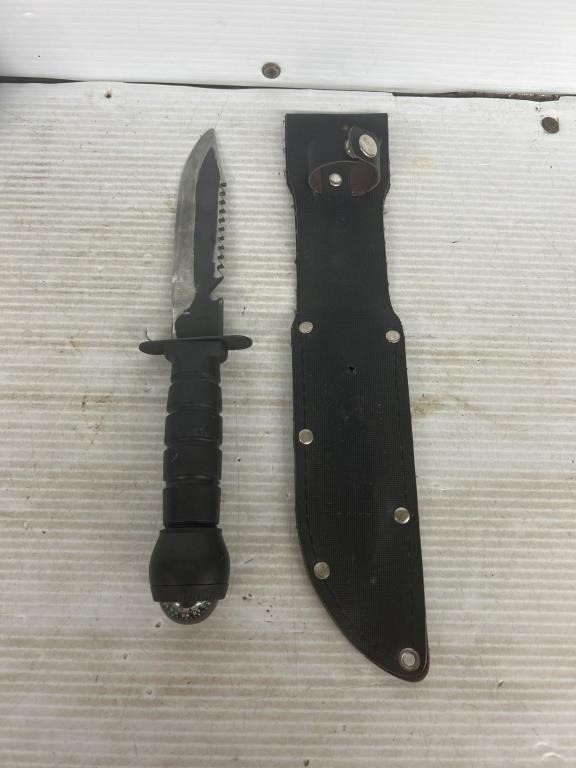 Hunting knife with compass and cover