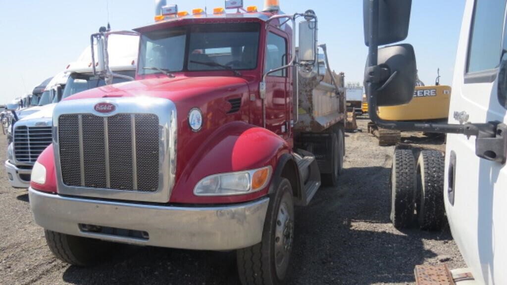 2013 Peterbilt 348 Gravel Truck