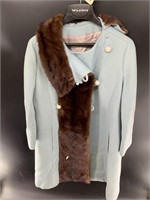Vintage ladies coat with mink fur front closure,