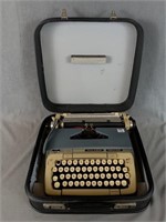 SCM Typewriter Smith-Corona Galaxie Deluxe / Case