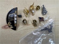 Lot of assorted lapel pins, small brooches and a