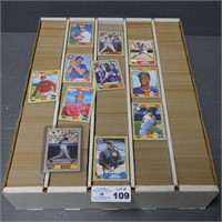 Assorted 87' Topps Baseball Cards